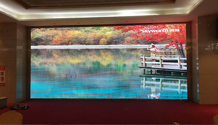 佛山酒樓室內(nèi)P2.5全彩LED顯示屏15平方安裝完成