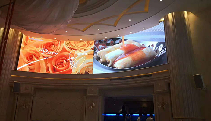廣西桂林室內(nèi)P2內(nèi)弧全彩顯示屏順利竣工