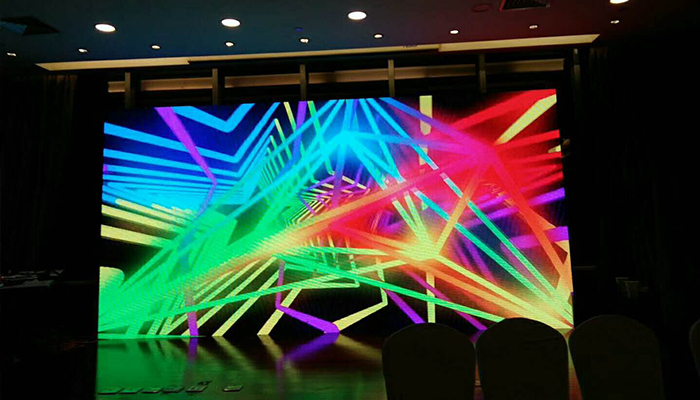 老湖北酒樓室內(nèi)P2.5全彩LED顯示屏安裝完成