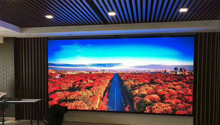 廣西桂林室內(nèi)P2小間距顯示屏刷新3840國星封裝。